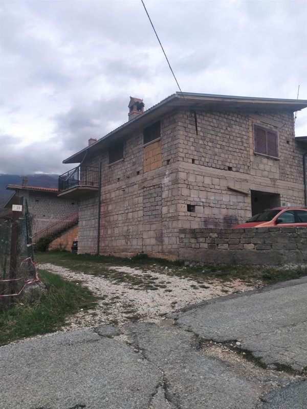 appartamento in vendita a Borgorose in zona Santa Anatolia