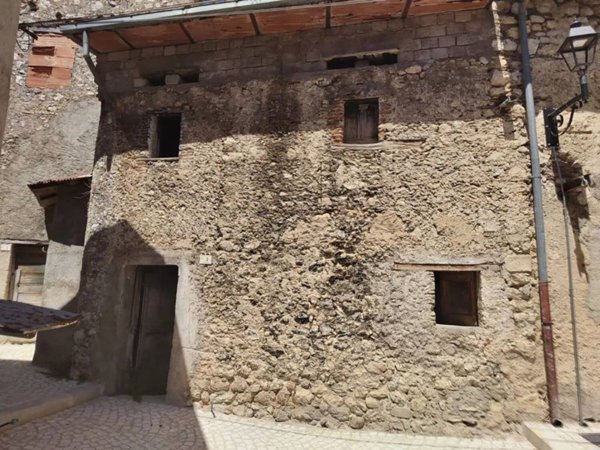 appartamento in vendita a Borgorose in zona Castelmenardo