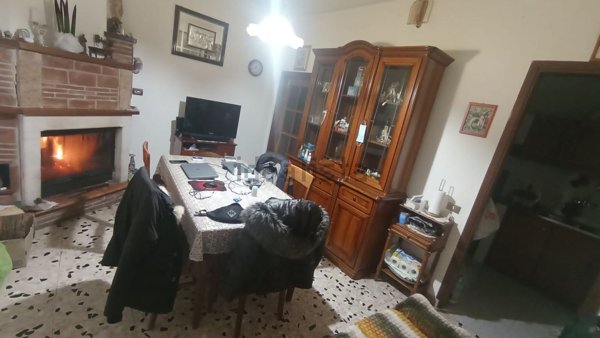 appartamento in vendita a Borgorose in zona Corvaro