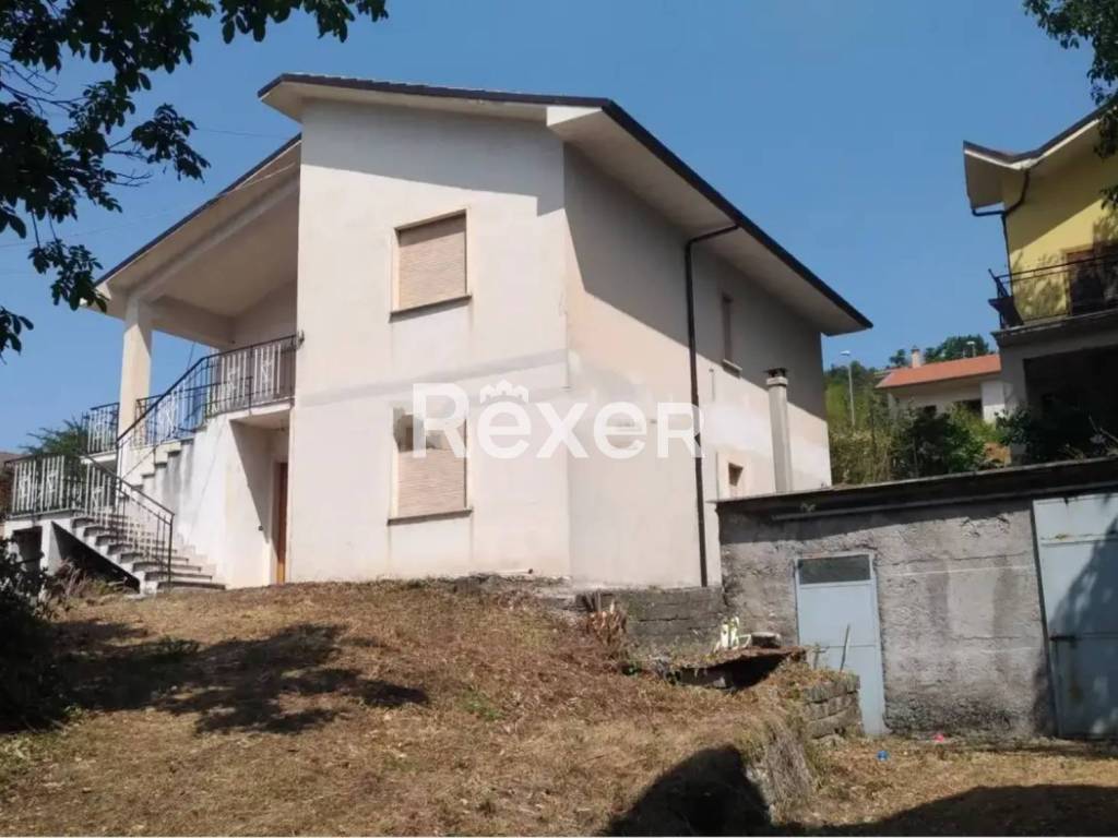 casa indipendente in vendita a Borgorose in zona Santa Anatolia