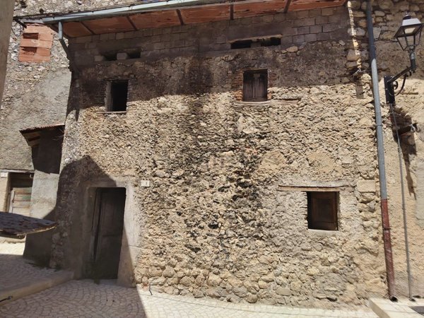 appartamento in vendita a Borgorose in zona Castelmenardo