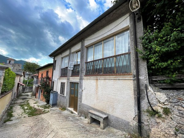 appartamento in vendita a Borgorose in zona Villerose