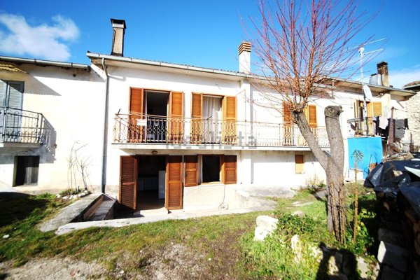 casa indipendente in vendita a Borgorose in zona Torano