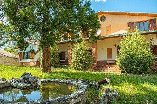 casa indipendente in vendita a Borgorose in zona Spedino