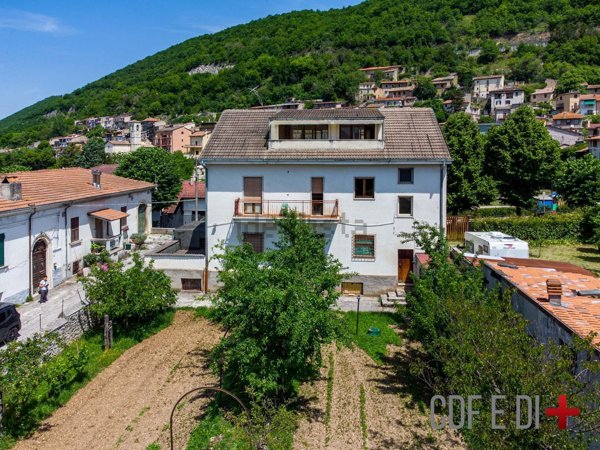 appartamento in vendita a Borgorose in zona Colleviati