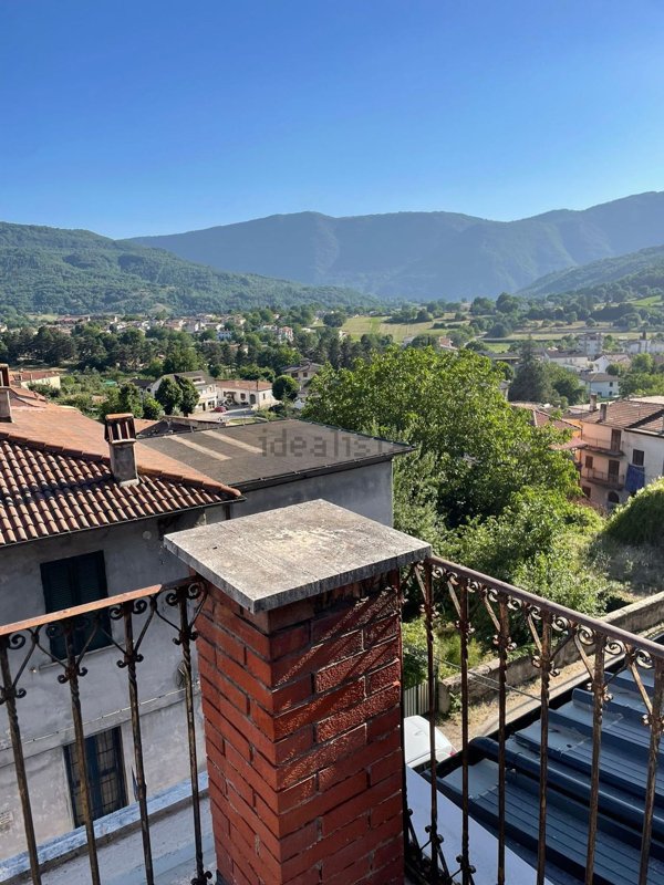 casa indipendente in vendita a Borgorose in zona Corvaro
