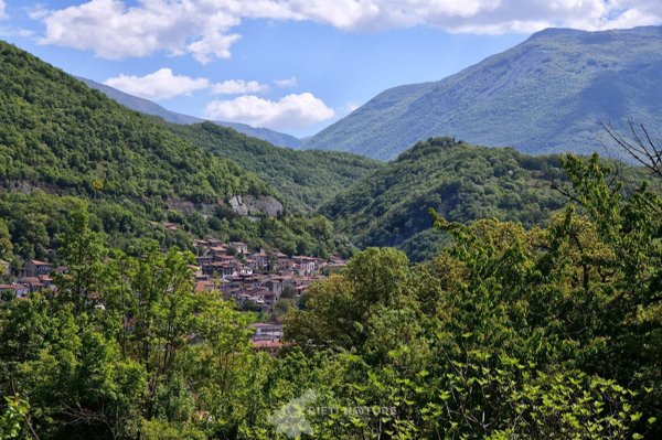 casa indipendente in vendita a Borgorose in zona Corvaro