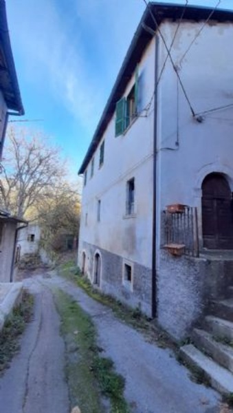 appartamento in vendita a Borgorose in zona Santa Anatolia