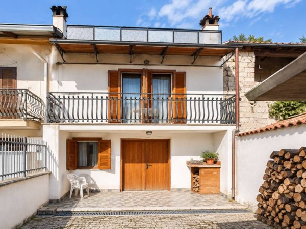casa indipendente in vendita a Borgorose in zona Corvaro