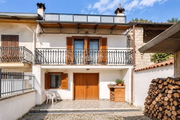 casa indipendente in vendita a Borgorose in zona Corvaro
