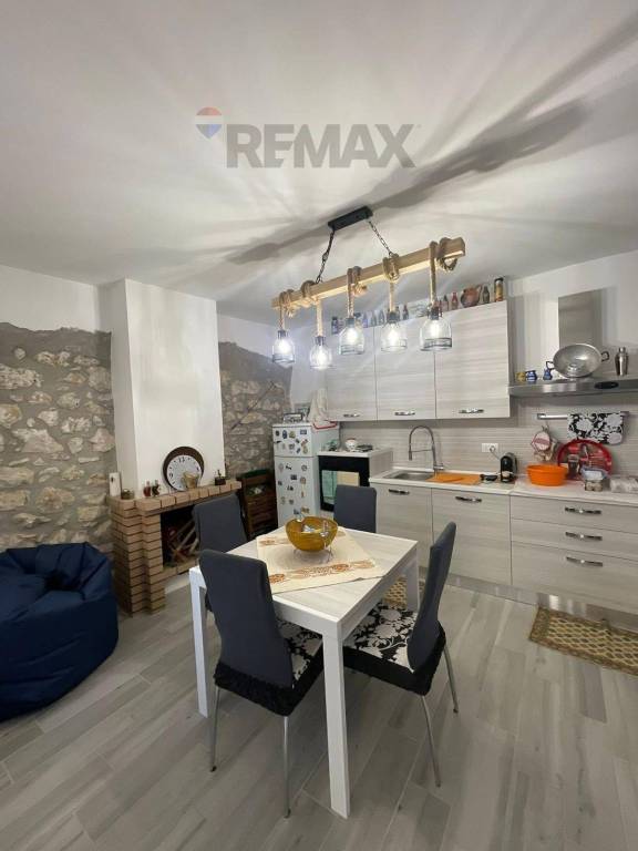 casa indipendente in vendita a Borgorose in zona Colleviati