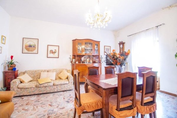casa indipendente in vendita a Borgo Velino in zona Collerinaldo