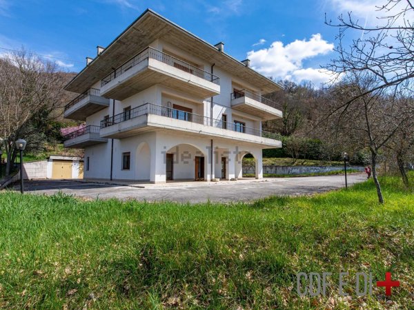 casa indipendente in vendita a Cantalice