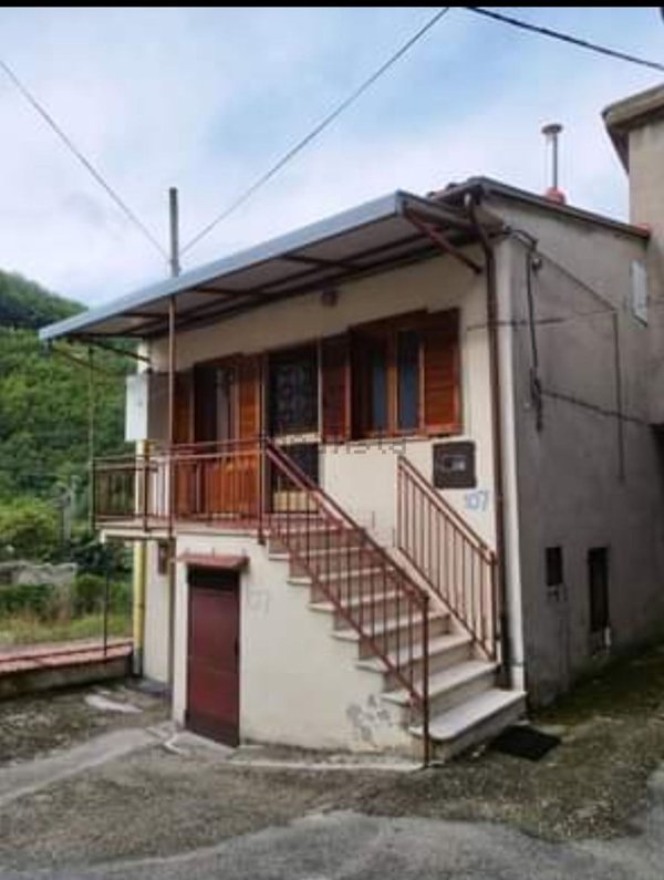 casa indipendente in vendita a Cantalice