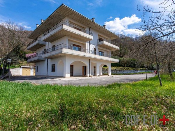 casa indipendente in vendita a Cantalice in zona San Liberato