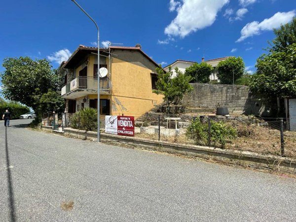 casa indipendente in vendita a Cantalice