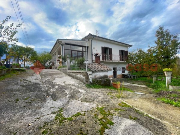 casa indipendente in vendita a Cantalice
