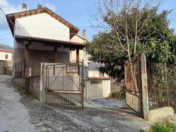 casa indipendente in vendita a Cantalice