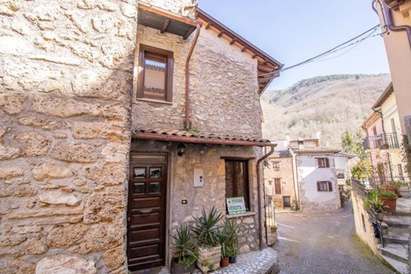 casa indipendente in vendita a Cantalice in zona San Liberato