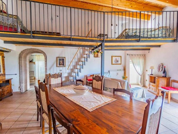 casa indipendente in vendita a Cantalice