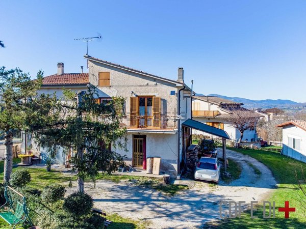 casa indipendente in vendita a Cantalice