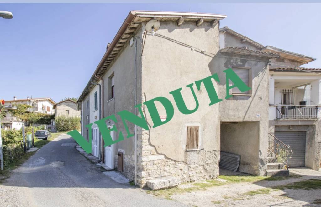 casa indipendente in vendita a Cantalice