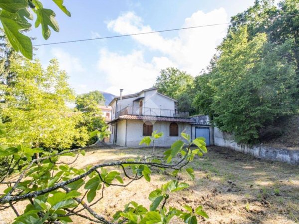 casa indipendente in vendita a Cantalice in zona San Liberato