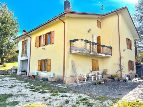 casa indipendente in vendita a Cantalice