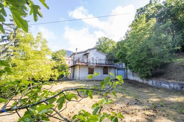 casa indipendente in vendita a Cantalice in zona San Liberato