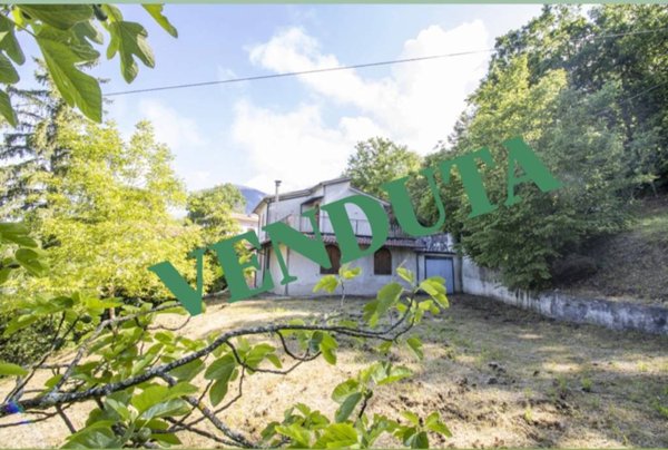 casa indipendente in vendita a Cantalice in zona San Liberato