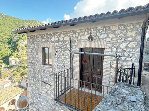 casa indipendente in vendita a Cantalice
