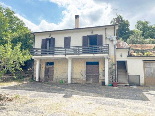casa indipendente in vendita a Cantalice