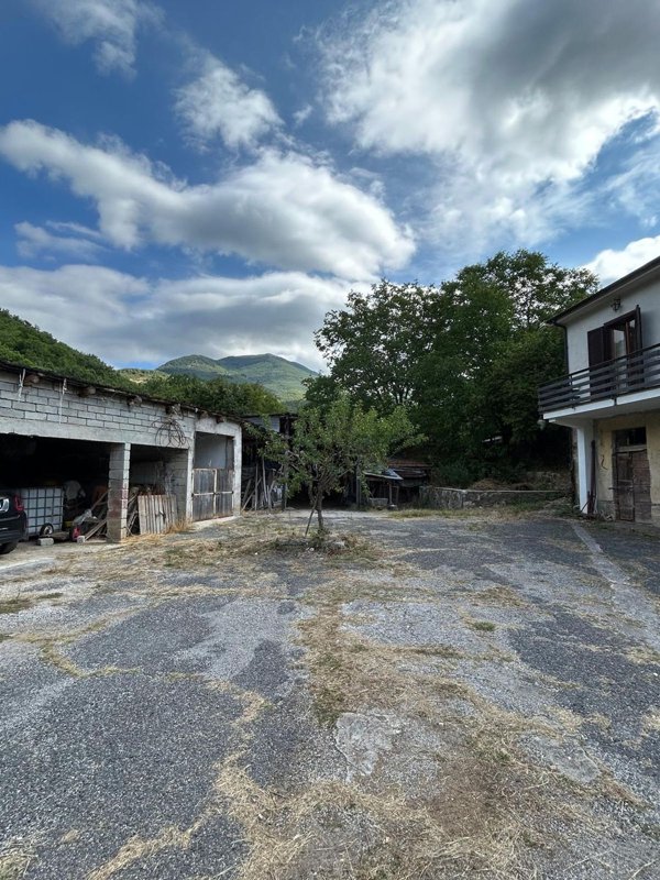 casa indipendente in vendita a Cantalice in zona San Liberato