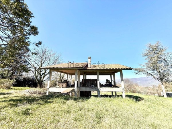 casa indipendente in vendita a Cantalice