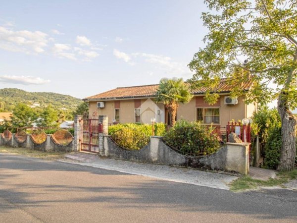 casa indipendente in vendita a Cantalice