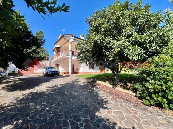 casa indipendente in vendita a Cantalice