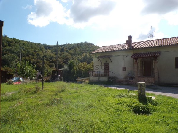 casa indipendente in vendita a Cantalice