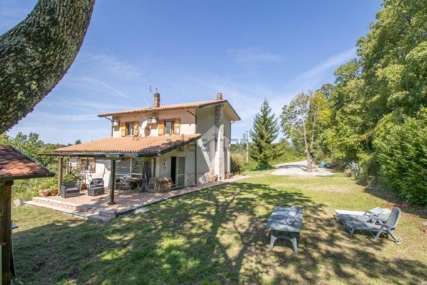 casa indipendente in vendita a Cantalice