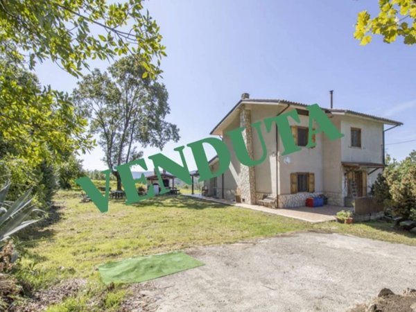 casa indipendente in vendita a Cantalice