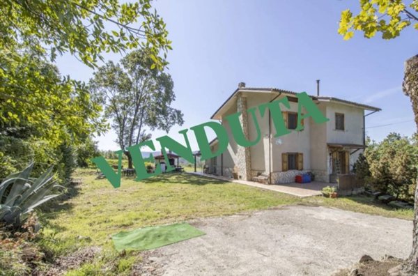 casa indipendente in vendita a Cantalice