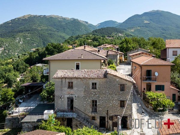 casa indipendente in vendita a Cantalice