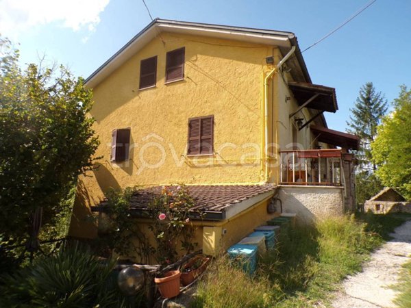 casa indipendente in vendita a Cantalice