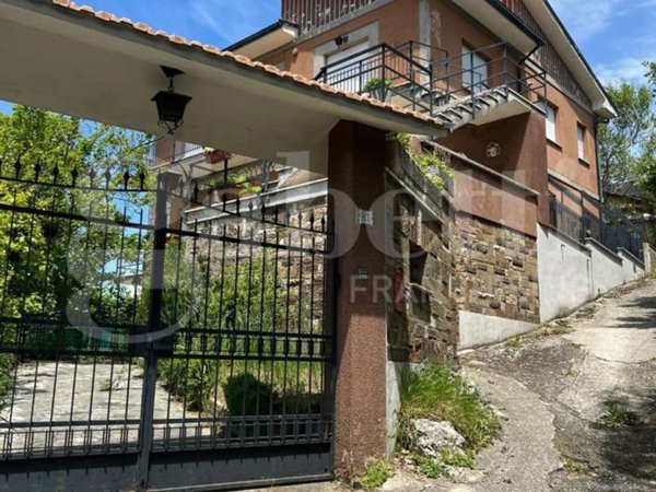casa indipendente in vendita a Cantalice