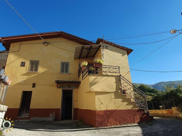 casa indipendente in vendita a Cantalice in zona San Liberato