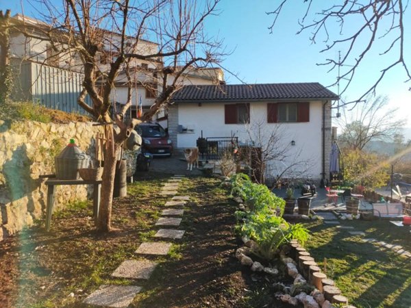 casa indipendente in vendita a Cantalice in zona San Liberato