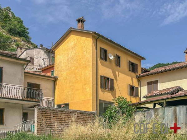 casa indipendente in vendita a Cantalice