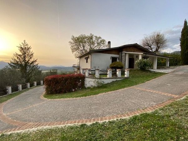 casa indipendente in vendita a Cantalice