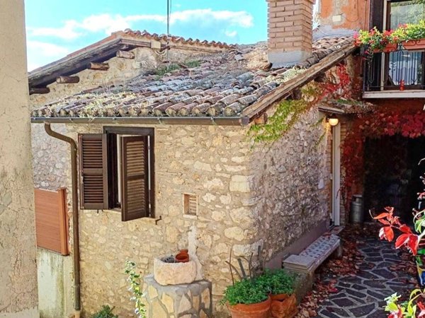 casa indipendente in vendita a Cantalice