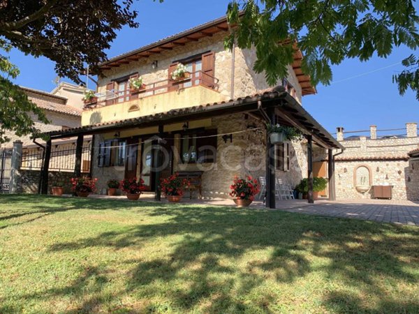 casa indipendente in vendita a Cantalice