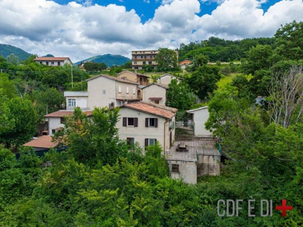 casa indipendente in vendita a Cantalice